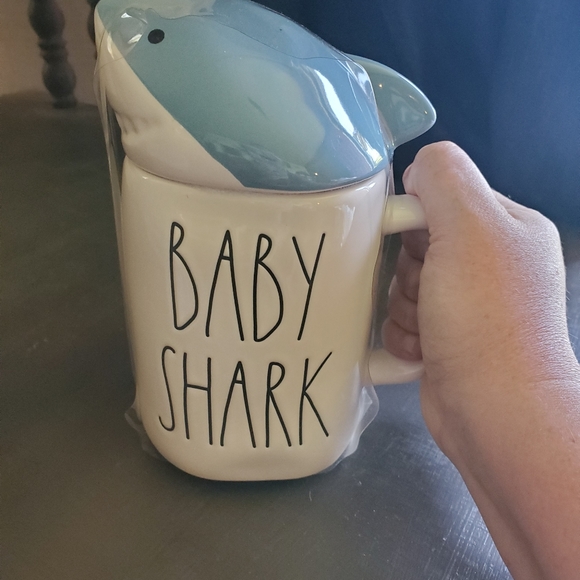 💛2 for $35💛Rae Dunn Baby Shark Mug - Picture 3 of 7